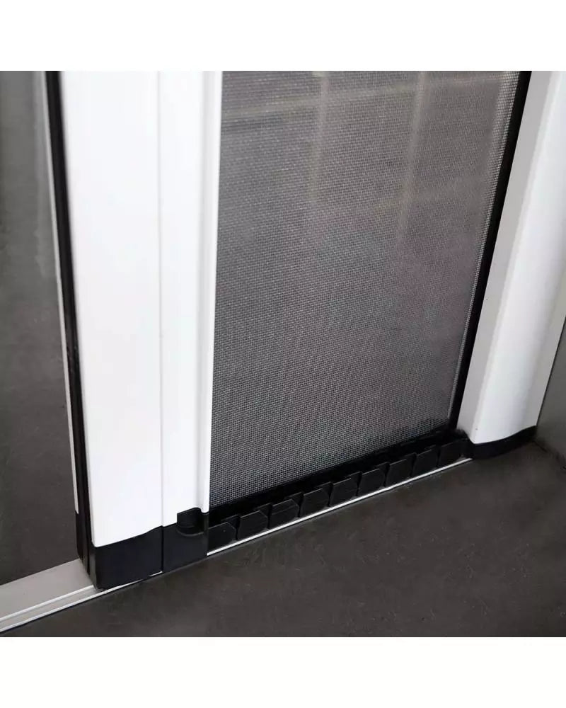 Détail rail moustiquaire enroulable baie vitrée toile anti-insectes